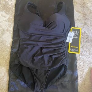 NWT Miraclesuit Black size 16w